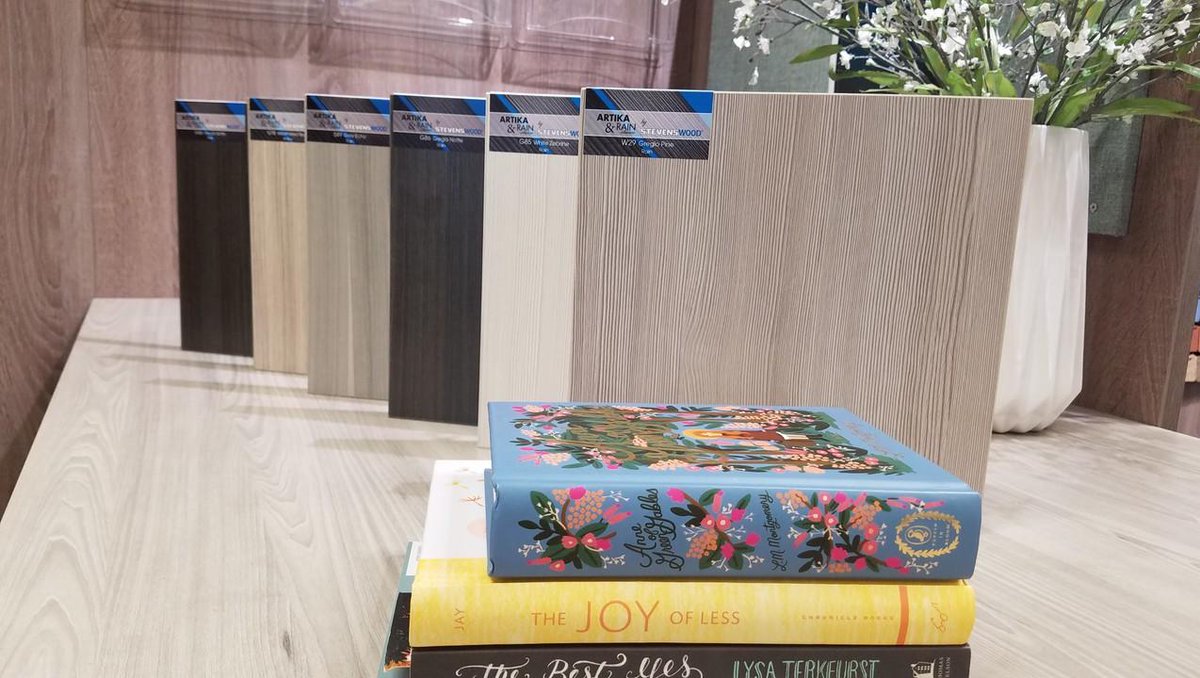 Stevens_Ind's tweet photo. #NationalBookLoversDay and we're wondering...what's on your shelf? A reader always has a stack! P.S. we're pretty fond of these #ArtikaCollection colors, they'd make a super bookshelf! 😍📚
#stevenswood #readforlife #books #bookshelf #readinglist #shelfie #booknerd #readforlife https://t.co/UffILua1XY
