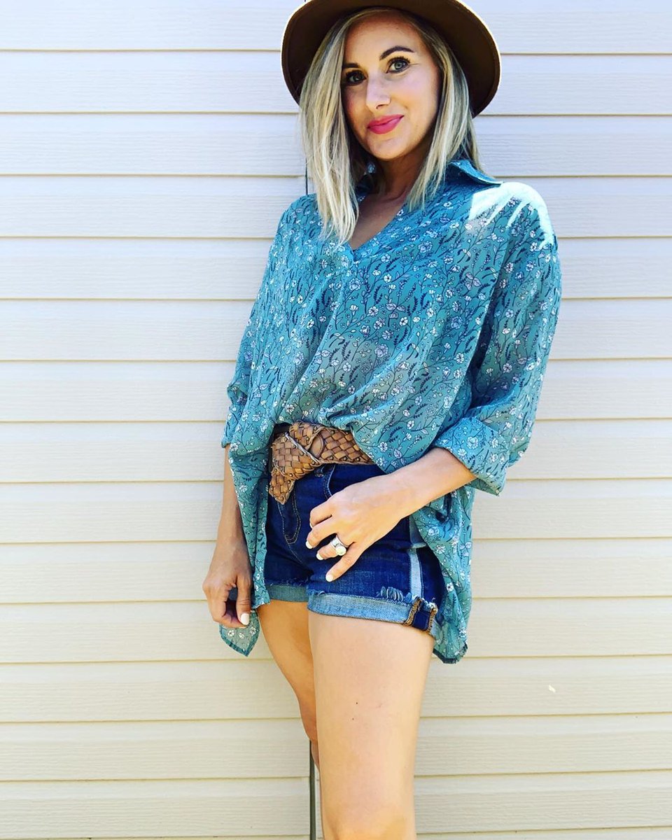 cabiclothing's tweet image. Style Tip: Play with proportions and pair the flowy Chase Blouse over your favorite denim shorts. #styleandideas #cabiclothing