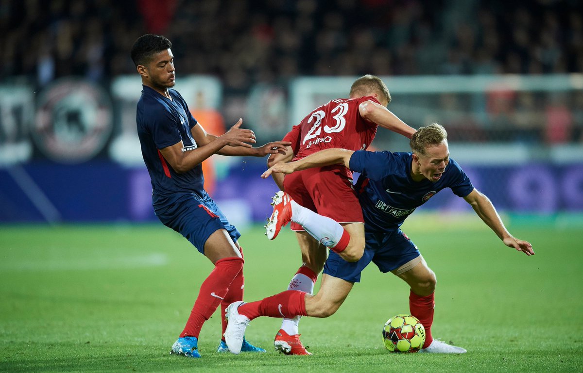 PortalEvander's tweet photo. O Midtjylland estreou na League Europa UEFA nesta quinta (8). O clube dinamarquês perdeu em seus domínios por 4 a 2 para o Rangers da Escócia e buscará na próxima rodada sua primeira vitória na competição atuando fora de casa. O meia Evander atuou os 90 minutos https://t.co/WU8uXJSHtv