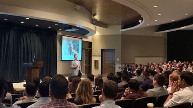 UTexasMBA's tweet photo. New MBAs from our Full-Time &amp; Weekend programs in DFW/Houston joined us in Austin this week to start their McCombs journey.

🤘🎉🤘🎉Let's go Class of 2021!
#WhyMcCombs #Newbie #MBA #Class #backtoschool https://t.co/Mh7gR9Ag7J