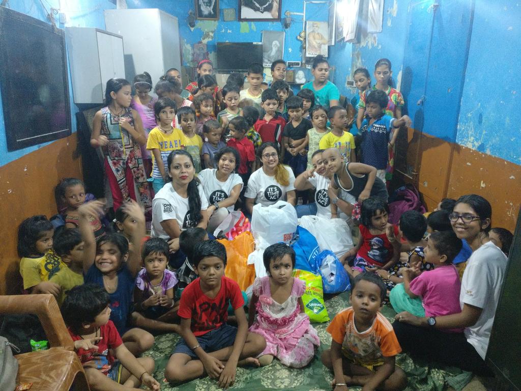 sanjuktapal7's tweet photo. The last day of #ViacommunityWeek saw heartfelt story of love, dance, yoga when team #Viacom18 Kolkata visited NGO Udaan and spread smile. https://t.co/aqxtCRUXaV