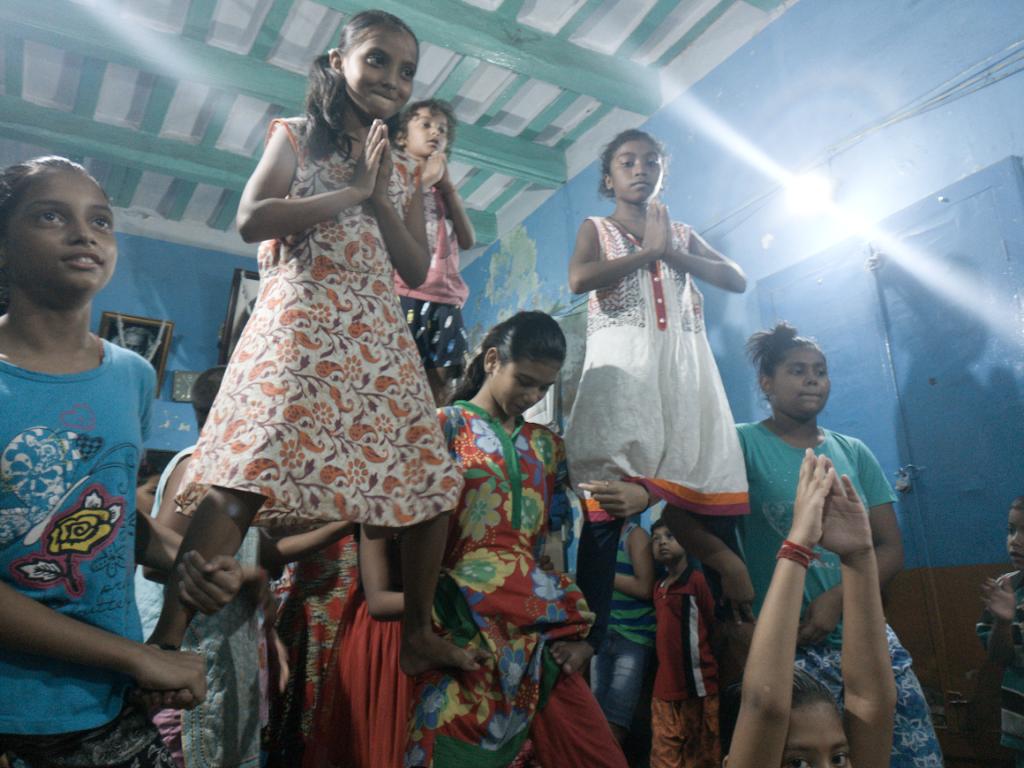 sanjuktapal7's tweet photo. The last day of #ViacommunityWeek saw heartfelt story of love, dance, yoga when team #Viacom18 Kolkata visited NGO Udaan and spread smile. https://t.co/aqxtCRUXaV