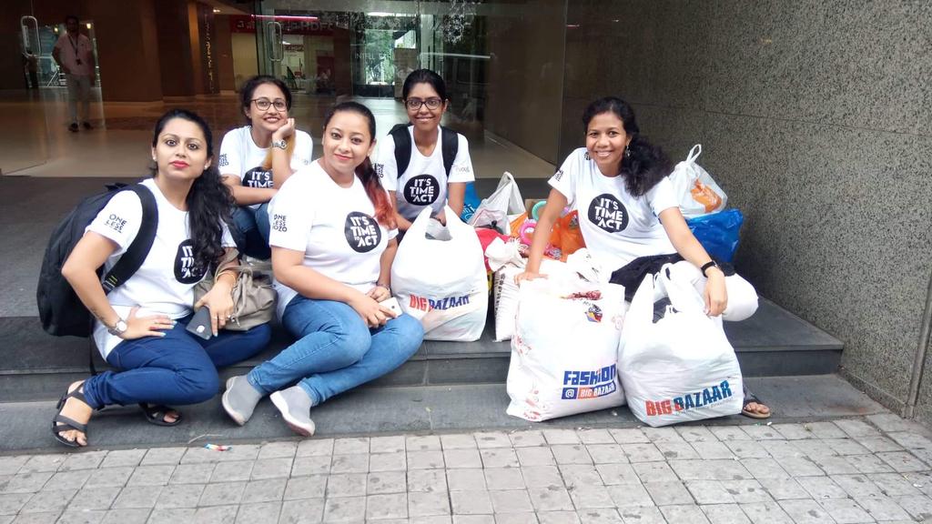 sanjuktapal7's tweet photo. The last day of #ViacommunityWeek saw heartfelt story of love, dance, yoga when team #Viacom18 Kolkata visited NGO Udaan and spread smile. https://t.co/aqxtCRUXaV