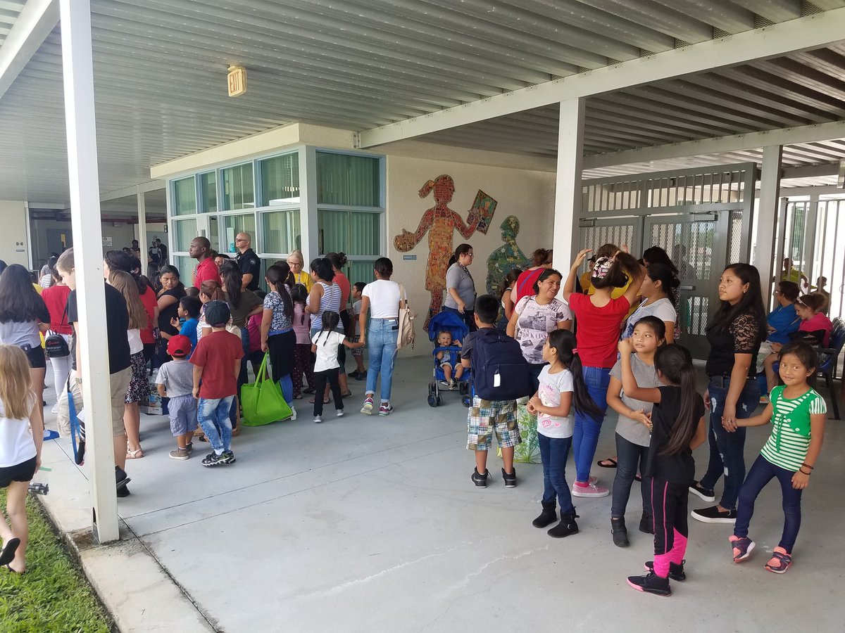 ap_DannyMoya's tweet photo. Great turnout on our west campus meet the teacher. Love to see all the happy faces!@jennsandersusa @ShannonStockman @Allyecat74 @PalmettoElemWPB https://t.co/OIB7crkk0s