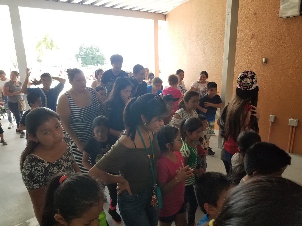 ap_DannyMoya's tweet photo. Great turnout on our west campus meet the teacher. Love to see all the happy faces!@jennsandersusa @ShannonStockman @Allyecat74 @PalmettoElemWPB https://t.co/OIB7crkk0s