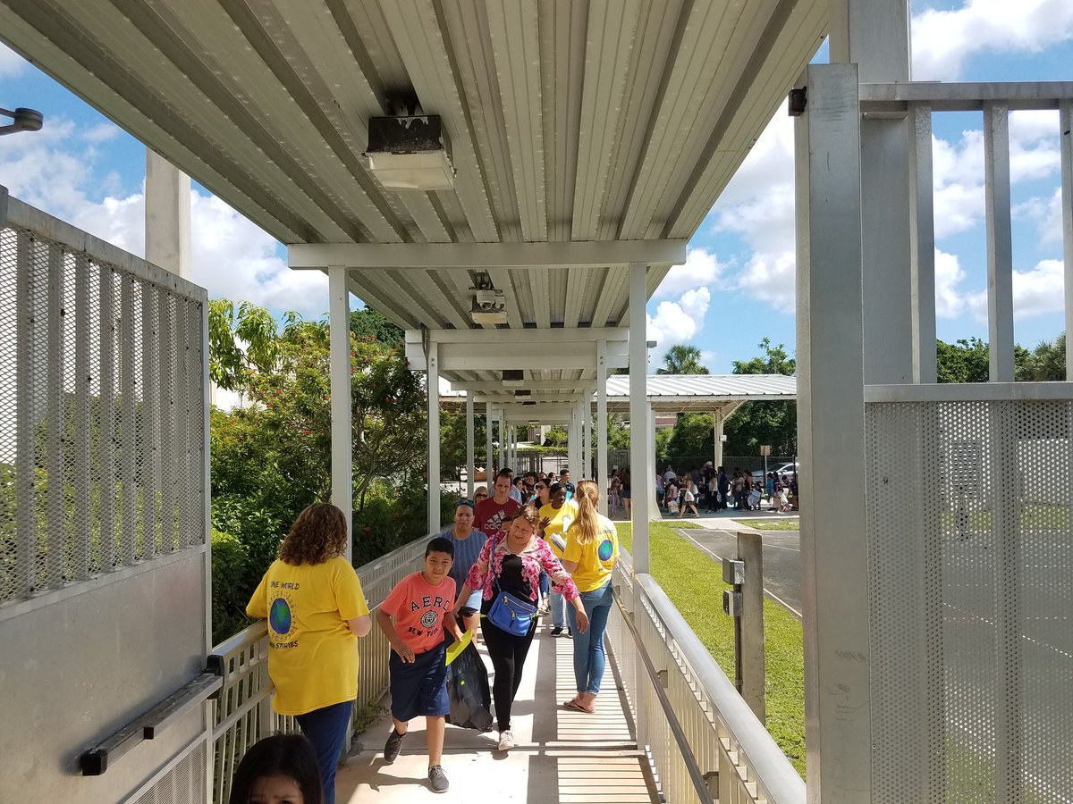 Great turnout on our west campus meet the teacher. Love to see all the happy faces!@jennsandersusa <a href="/ShannonStockman/">Shannon Wirth</a> <a href="/Allyecat74/">Allyson Salmaggi</a> <a href="/PalmettoElemWPB/">Palmetto Panthers</a>