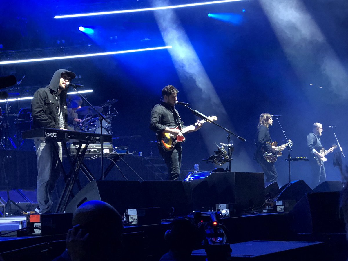 aheadfullofloz's tweet photo. I would do anything to go and see @MumfordAndSons right now 😣 #imissyou #mumfordandsons #deltatourperth https://t.co/Q66uyhYSpV