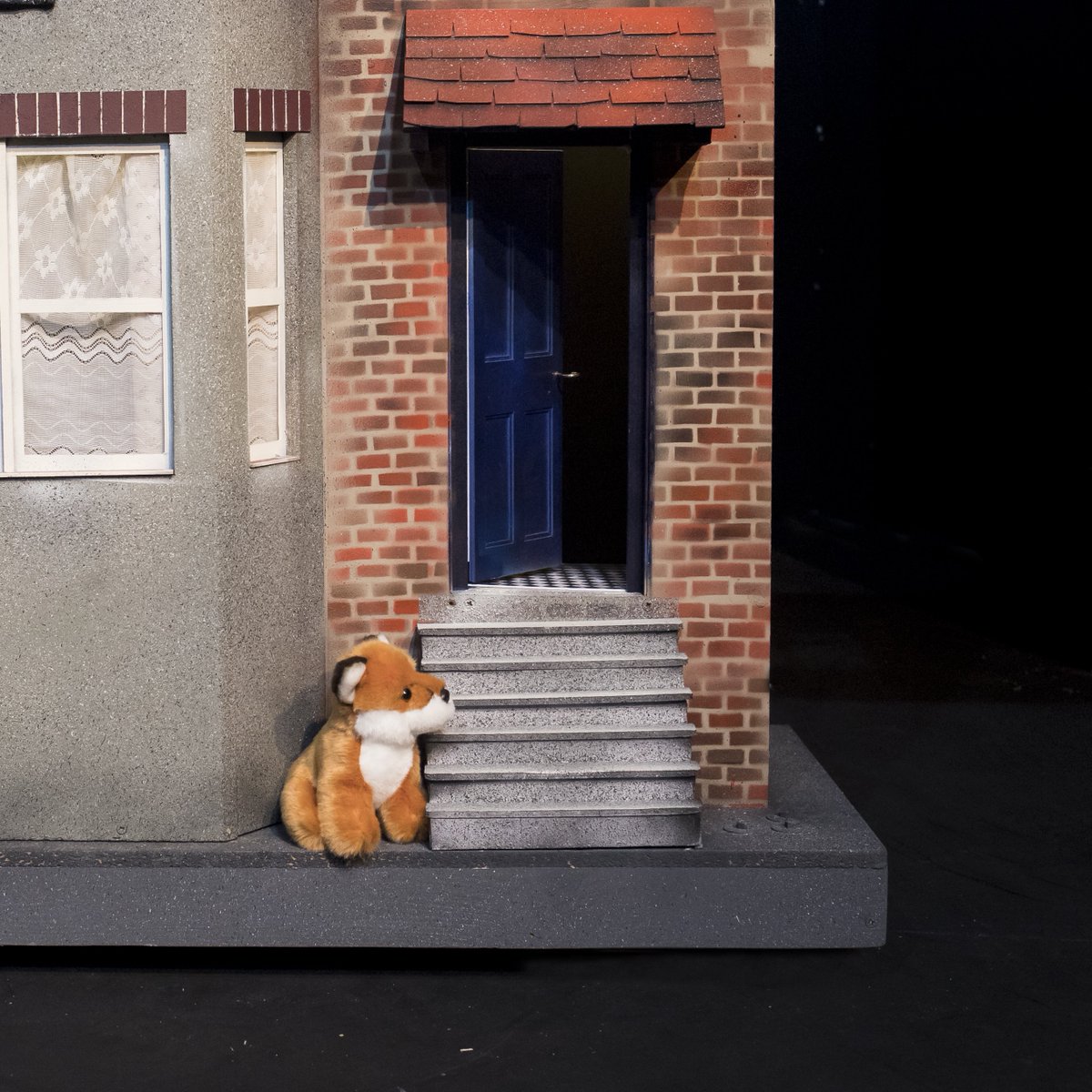 FoxPlayUK's tweet photo. Time to open the house for our final performance of Fox at the #EdFringe! 😢

Thank you to all of our audiences here at Baby Grand over the last month, and especially thank you to the AMAZING staff at @ThePleasance who have looked after us so brilliantly. 🦊🧡 https://t.co/OCfrz9By8g