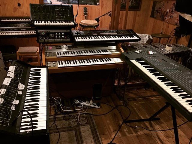 RedSquirrelIOW's tweet photo. #philicprda #Roland #jx3p #korg #ms10 #emax #emu #rhodes #dx7 https://t.co/LcIb9choof https://t.co/i0WoYd1YYE