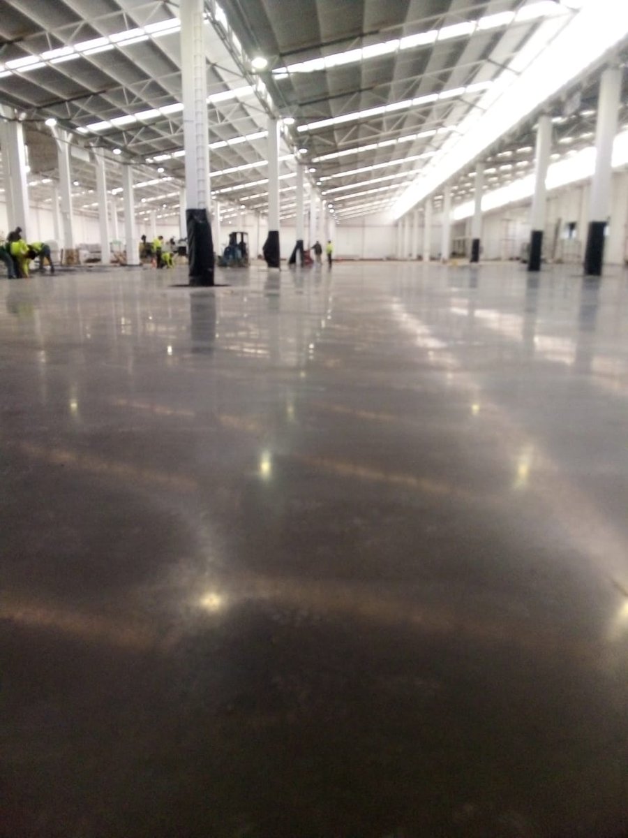 planasmasip's tweet photo. @RinolMexico #n1enpisosindustriales
Piso finalizado en la renovación de la nave de #vesta en #Naucalpan.
6.000m2 de #RCRAdapta by @RCRIF
#LideresDelMundoPlano
Diseño 📐📏🖌️ y control📋✏️: @MonofloorM https://t.co/q0lmQlHzyY