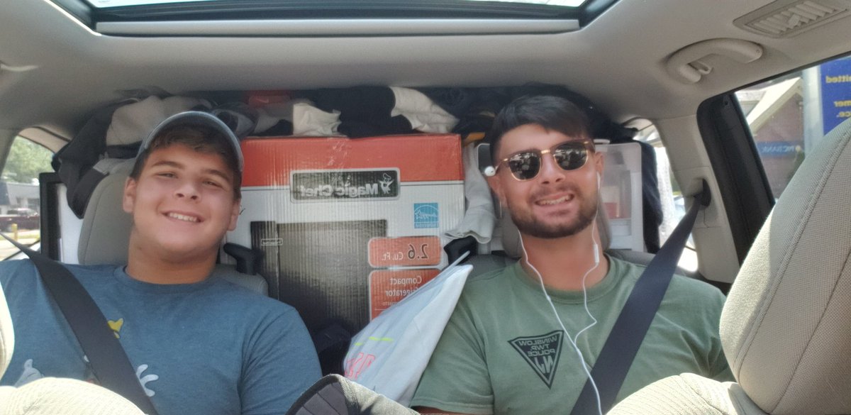 teach3704's tweet photo. 2 car caravan is on its' way. @NDogostino I held your hand for 18.5 years. I am not ready to let go of my grip but pray you are ready for a new beginning. May God bless your journey. #firstbornofftocollege #mommyslittleboy #frombluedeviltobattler https://t.co/0xjTbueXRT
