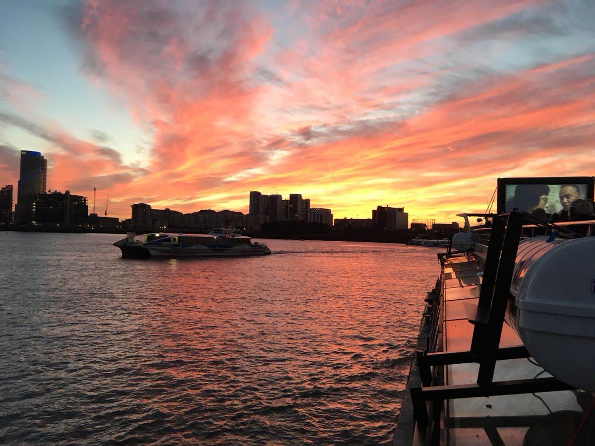 citycruises's tweet photo. Another Friday over and cruising into the weekend…
#GoodnightLondon #SunsetFriday #BadPuns https://t.co/AdkKmg1VZ1