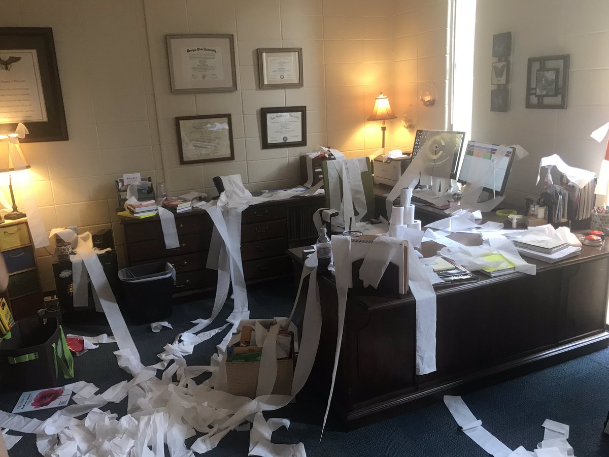 learly12's tweet image. When your class wins the Boosterthon challenge and they get to TP the principal’s office!! 😳😳 @PrincipalDrK @Eagles_BSI @Boosterthon #HappyatBSI