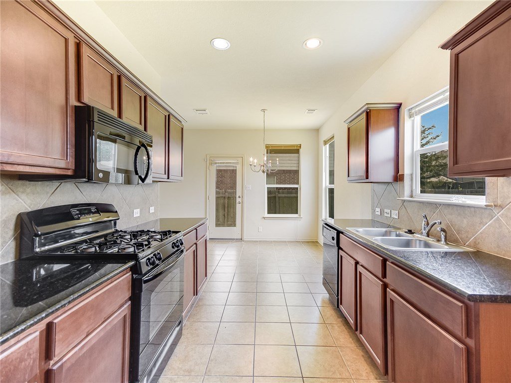 ATXLuxuryHomes's tweet image. Another listing SOLD! So THANKFUL for past client referrals! Thank you Javier Alaniz &amp;amp; Dasha Alaniz for referring your neighbor to me to sell her home in North Austin&apos;s popular Pioneer Crossing neighborhood!

#sold #austinrealtor #clientreferrals #austinrealestate