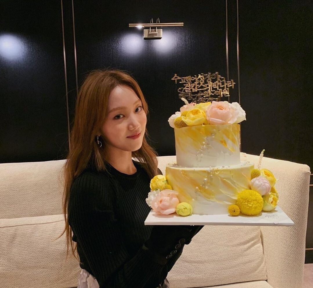 heybibleepics's tweet photo. Happy birthday to the most gorgeous and talented lady who deserves the world. We love you Sungkyung  #HappyBibleeDay https://t.co/HduiqroLLY
