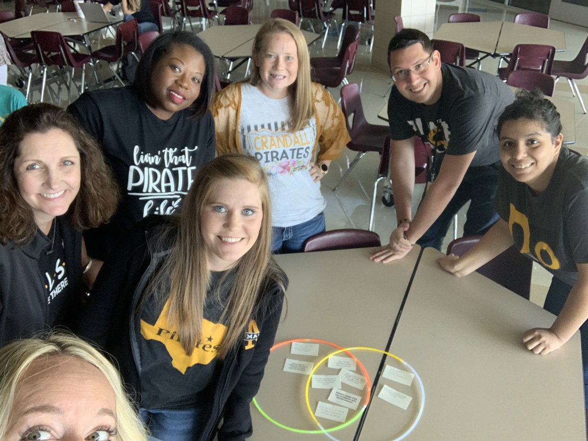 AlishaSand's tweet photo. Crandall 4th Grade Math working collaboratively at PD #mathmenu #4thgrademath #shortarmprobs @OfficialCISD https://t.co/ecicwdFeNa