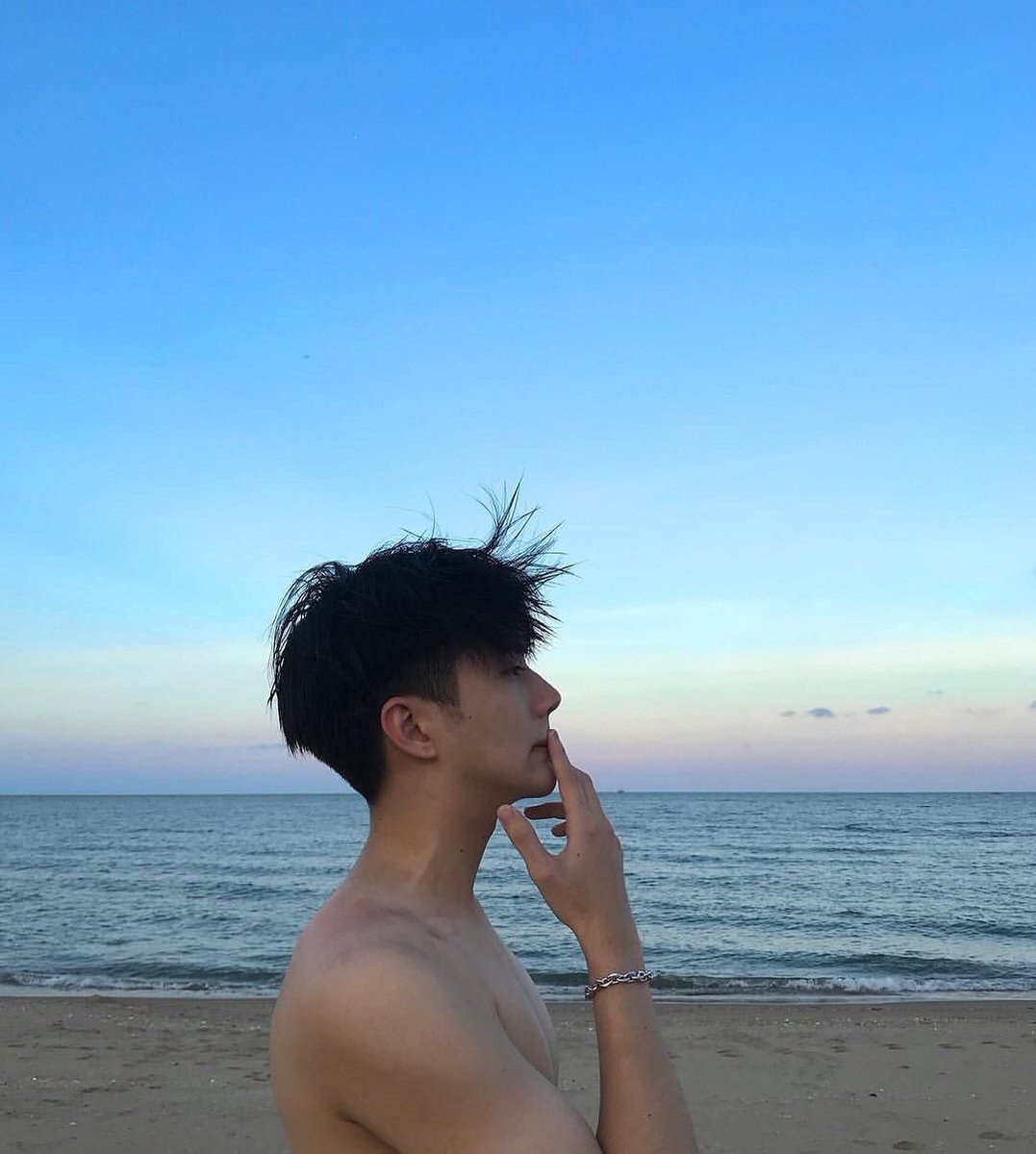 Kris tweet media