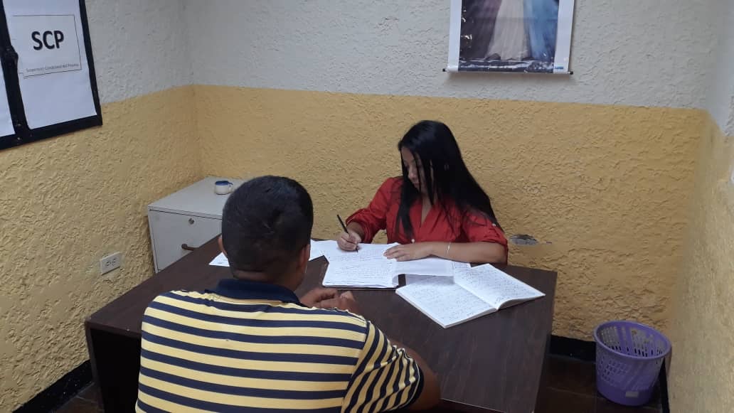 utso_04trujillo's tweet photo. #09ag @utsotrujillo Psicólogo Mayte Villegas Realiza Terapias y Orientaciones Psicológicas a los Probacionarios.@irisvarela @mirelct @pili2021 @65Leudi @POSPENITENCIARI @mspenitenciario @WilliamPPT1 @francox44 @deanarias18 https://t.co/Dv2yRq1Mh9