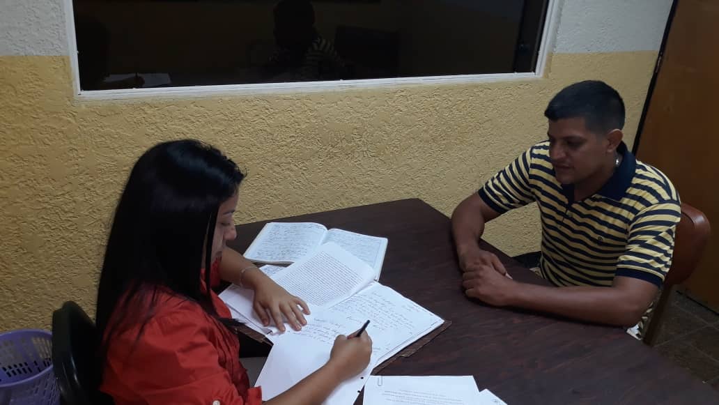 utso_04trujillo's tweet photo. #09ag @utsotrujillo Psicólogo Mayte Villegas Realiza Terapias y Orientaciones Psicológicas a los Probacionarios.@irisvarela @mirelct @pili2021 @65Leudi @POSPENITENCIARI @mspenitenciario @WilliamPPT1 @francox44 @deanarias18 https://t.co/Dv2yRq1Mh9