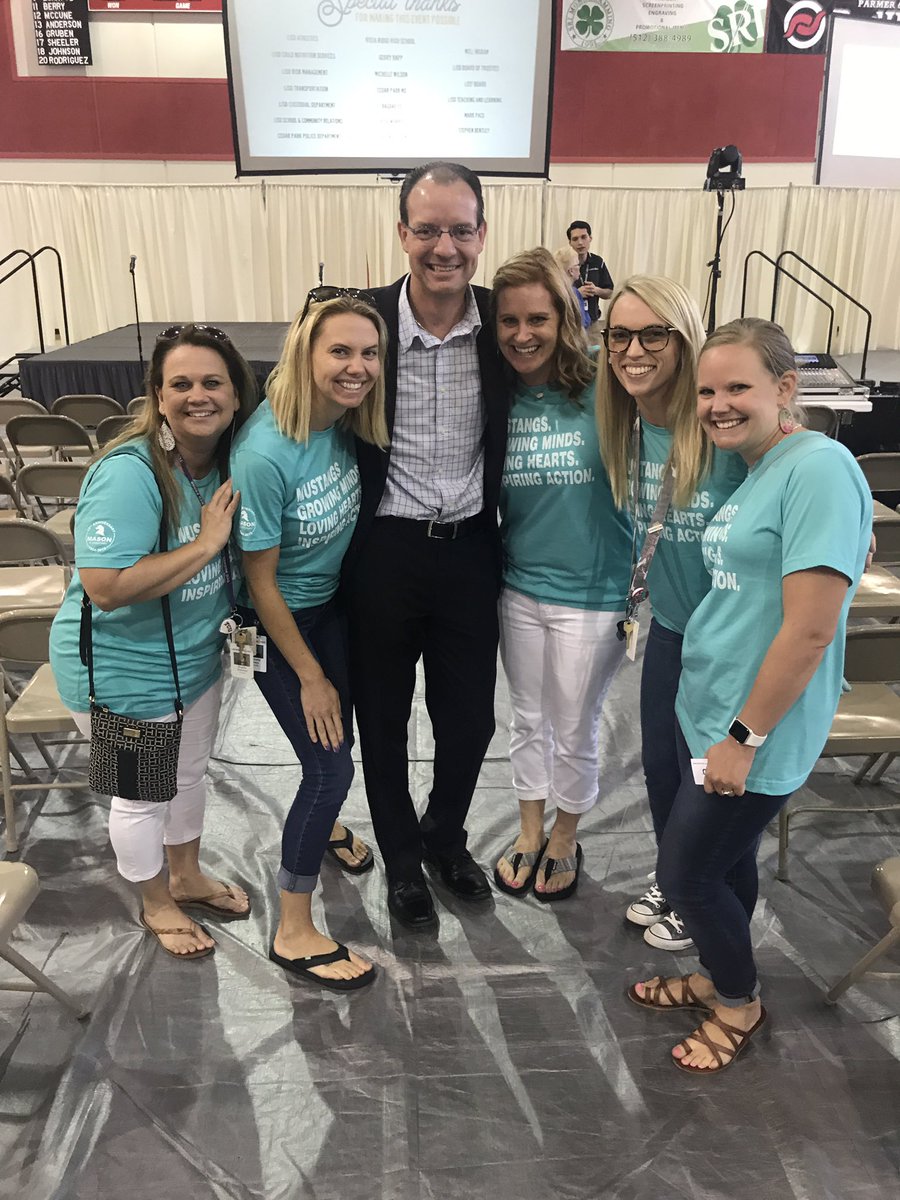 All the best feels with our new Superintendent, Dr. Gearing! #1LISD #storyofmason #G5tribe #relationshipsrelationshipsrelationships <a href="/MrsPasswater/">Mrs. Passwater</a> <a href="/MrsDiamond5th/">DiamondClass</a> <a href="/mrs_rosin/">Jeanette Rosin</a> <a href="/G5MrsBlanden/">Whitney Blanden</a> @bruce_gearing