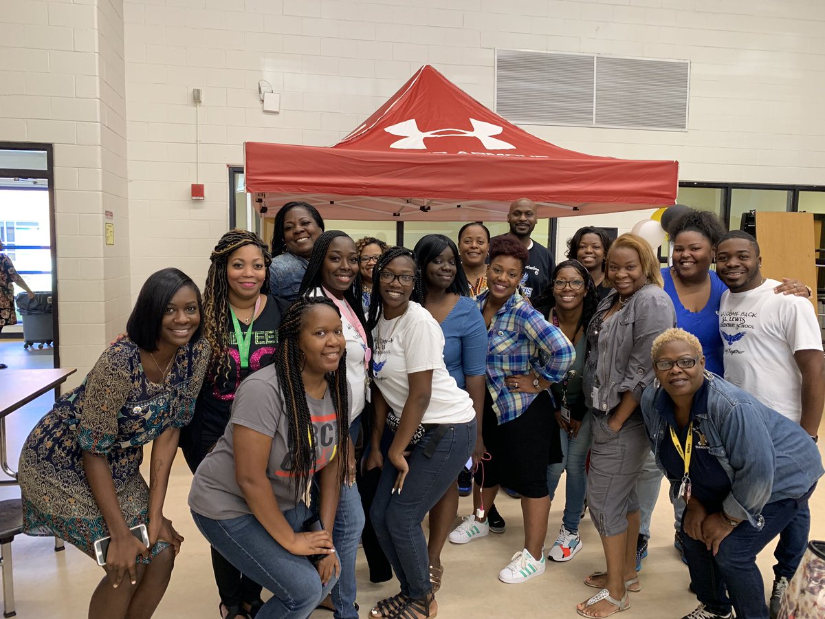 TeachItWithLove's tweet photo. The Lew at the No-Nonsense Nurturer training! #WeRiseTogetherSLLES @DrLett_SLLewis https://t.co/PCYWTi8uKC