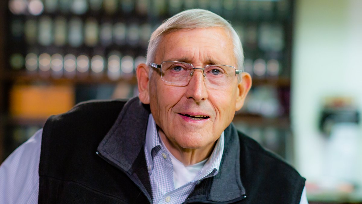 Fox Chase Cancer Center (@foxchasecancer) on Twitter photo Incidental cancer findings aren’t all that uncommon. For pharmacist Charlie Smithgall, a scuffle during an attempted robbery led him to a #kidneycancer diagnosis & then to <a href="/Robert_Uzzo/">Robert Uzzo</a> for a kidney-sparing partial nephrectomy. Read more: bit.ly/2YVuohv. Incidental cancer findings aren’t all that uncommon. For pharmacist Charlie Smithgall, a scuffle during an attempted robbery led him to a #kidneycancer diagnosis & then to <a href="/Robert_Uzzo/">Robert Uzzo</a> for a kidney-sparing partial nephrectomy. Read more: bit.ly/2YVuohv.