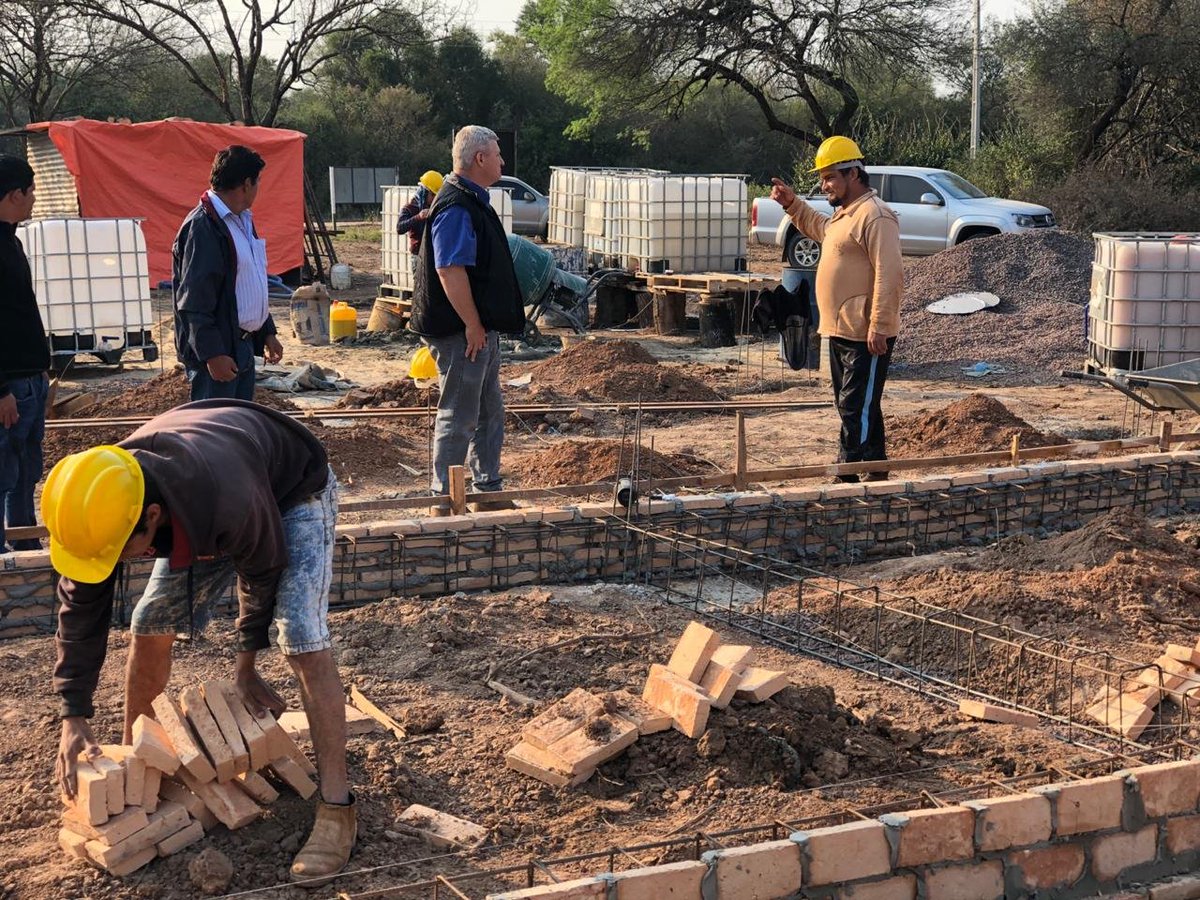 munimariscal's tweet photo. El Intendente Municipal, Elmer Vogt, visitó la zona de obras del Centro de Salud, de la localidad de Virgen de Fátima (ex Línea 32). El Intendente estuvo acompañado por un equipo de fiscalizadores.
#MariscalSeVive! #ElChacoSeSiente! https://t.co/P6mdBZ9uTt