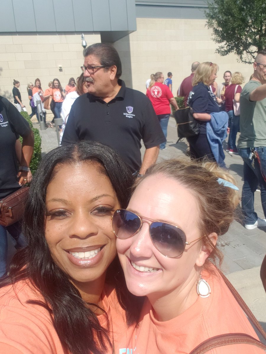 MsBurns9's tweet photo. Convocation 2019
#ourfriscostory https://t.co/srcgV9gSUe