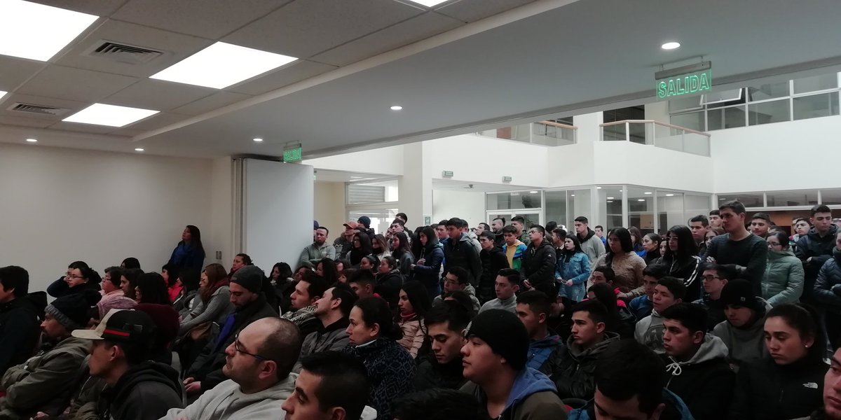SenceChile's tweet photo. #CapacitaciónSence DN @jmsantacruz_ participa en inauguración de los cursos de estructura metálica, carpintería y terminaciones en @FUCAP_. "Sence se está reinventando y modernizando, pero necesitamos que todos los actores también nos acompañen en este proceso". #ChileenMarcha https://t.co/q3J8iTG7oX