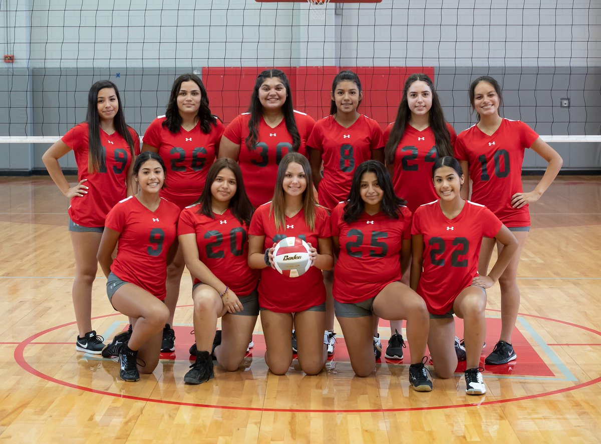 kybozz's tweet photo. Freshmen @LeeVolsVB Players ❤️🏐#LeePride #proudcoach #proudmomma https://t.co/gl3ym0OiFI