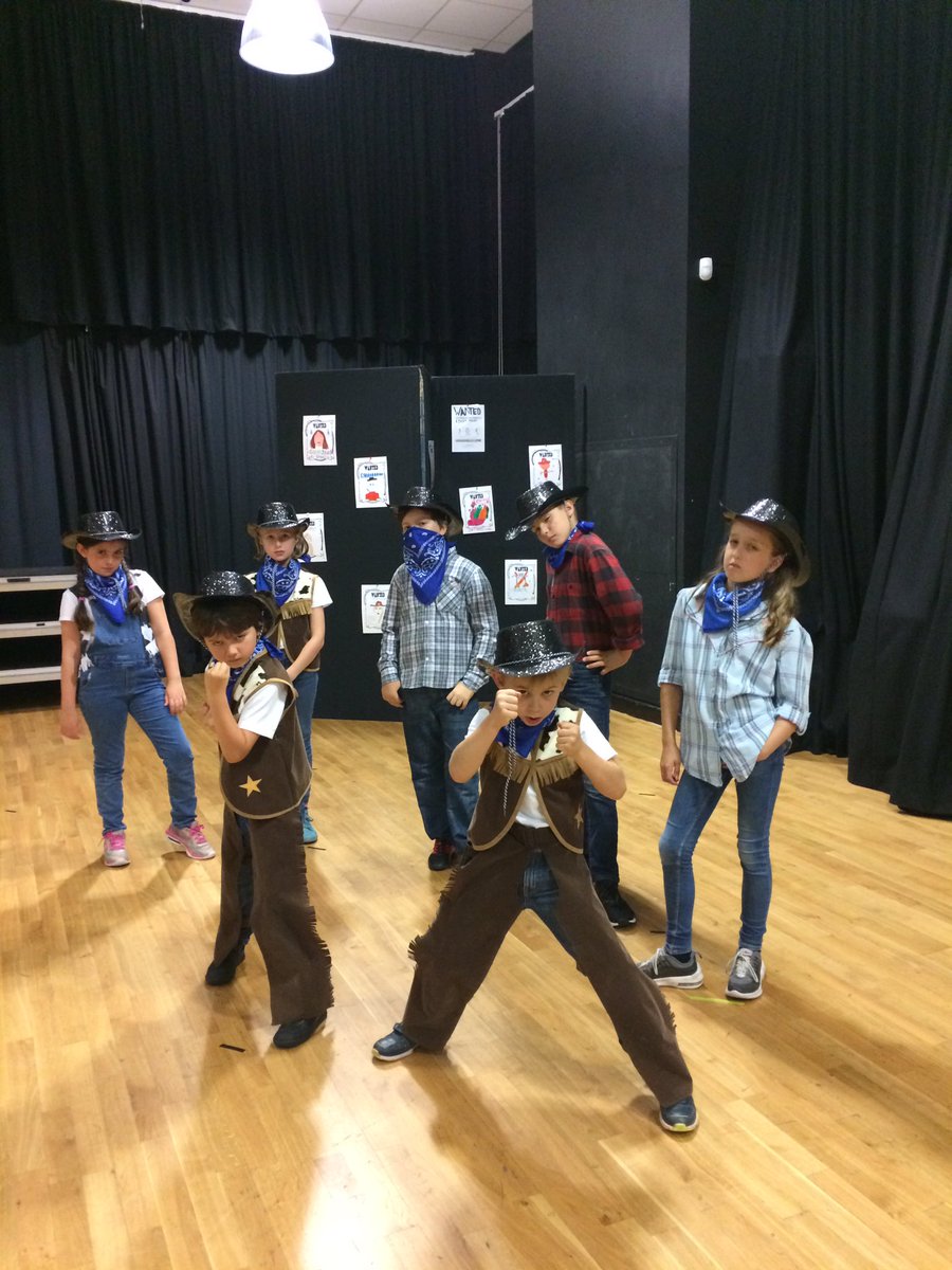 theatrekidzdev's tweet photo. What another fabtastic 2019 summer school! Well done everyone! #summerschool #weekend-classes #dance #singing #drama #honiton @BeehiveHoniton https://t.co/4qYn52I6N4