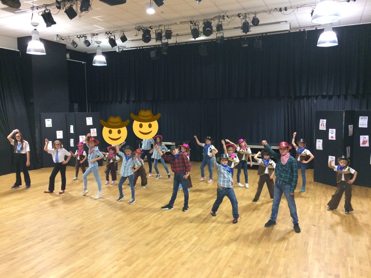 theatrekidzdev's tweet photo. What another fabtastic 2019 summer school! Well done everyone! #summerschool #weekend-classes #dance #singing #drama #honiton @BeehiveHoniton https://t.co/4qYn52I6N4