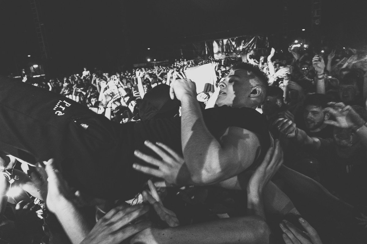 ChasingAbbeyHQ's tweet photo. SLIGO. We have one request for ye all.. This is our first gig since the release of ‘Dominos’ and we want you to scream it back to us tonight... word for word 🥊🥊10:30PM, get learning 😈😈 https://t.co/OtVAvmWHOc