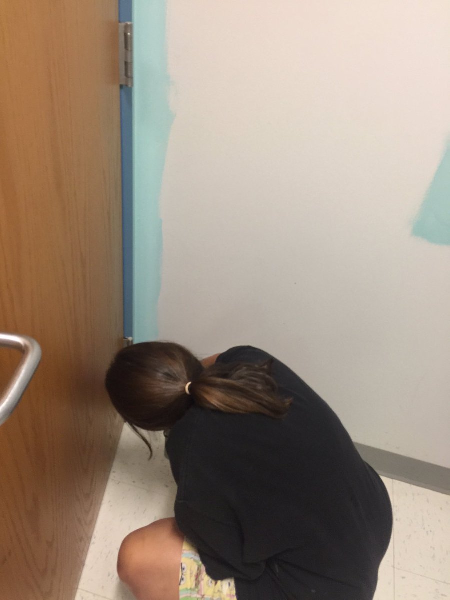 BridgesProgram's tweet photo. Bridges staff do whatever it takes to make our school a great place to be. Special shout-out to our brand new Psychologist, Ms. Randle, for jumping right in! #wcpss #bridgesprogram https://t.co/uKho6tgNJT