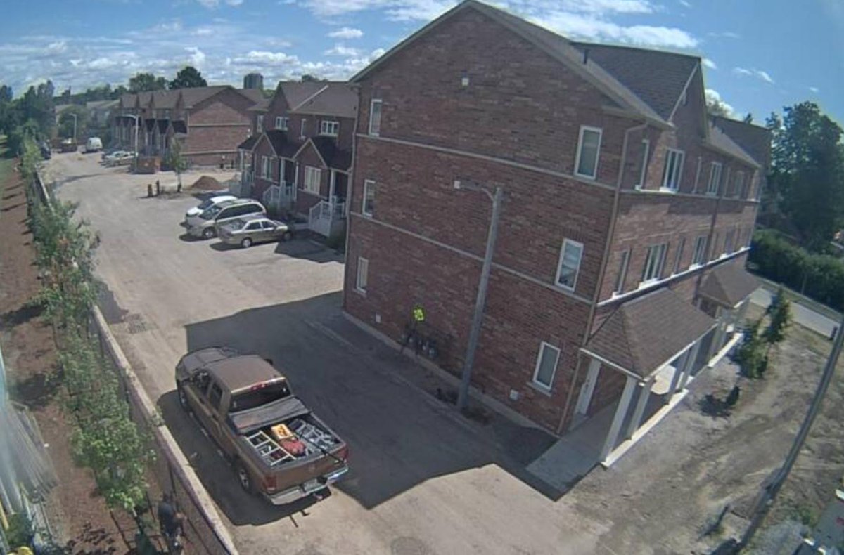 HabitatGTA's tweet photo. #Friyay cheers for our volunteers and construction team at the #McLaughlinBuild! We're at the home stretch now working on landscaping, and kitchen & bathroom cabinets for the remaining homes. #HabitatBuildDay https://t.co/xzIPYm1zUz