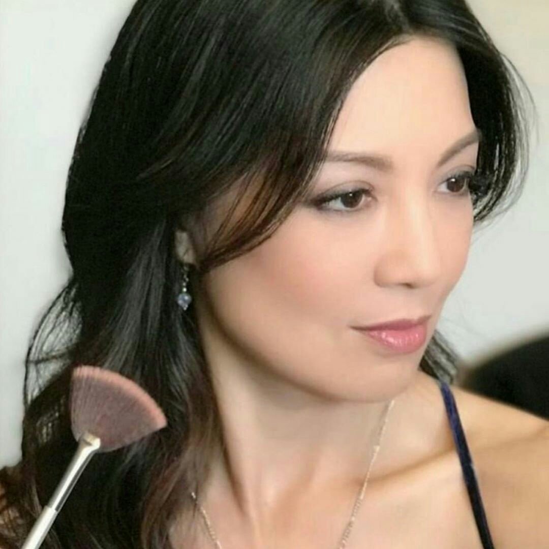 MingnaNews's tweet photo. 📷 || mingna_wen vía Instagram: "
Behind the glam is the fabulous makeup artist who does his magic. Thank you, @edgardsaints. Love these lovely pics. You are precious &amp; such a talent. 🥰😘 @warnerbrosentertainment #asiansrule" [ 08.09.19 ] https://t.co/WVee6k4QEz