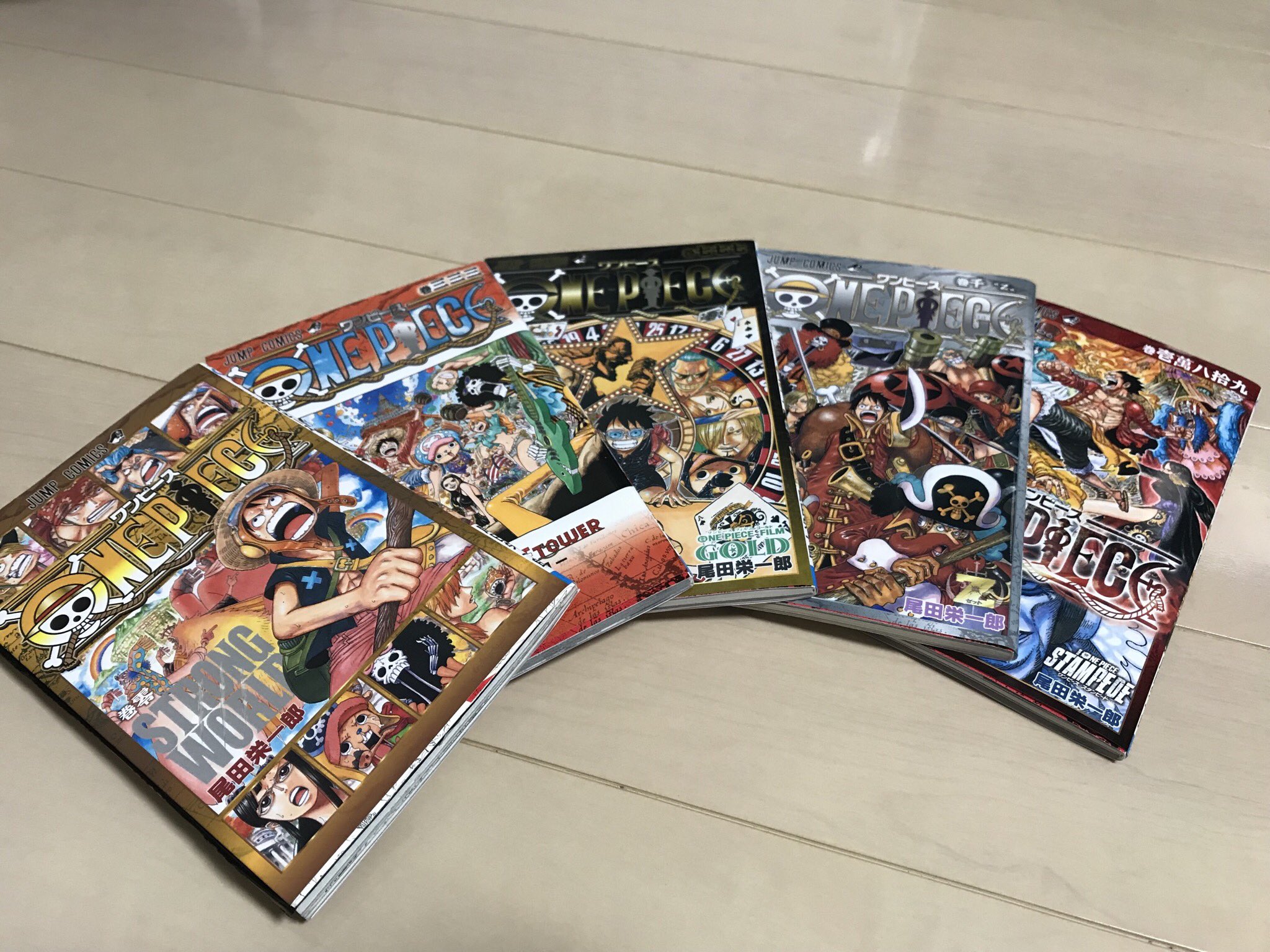 Uzivatel だいちゃん モンハン初心者 Na Twitteru One Pieceの映画を見るたびに増えていく非売品のコミック 左から ストロングワールドの0巻 東京ワンピースタワーの333巻 ゴールドの777巻 ゼットの1000巻 そして 今回のスタンピードの100巻 Uzivatel だいちゃん モンハン初心者 Na Twitteru One Pieceの映画を見るたびに増えていく非売品のコミック 左から ストロングワールドの0巻 東京ワンピースタワーの333巻 ゴールドの777巻 ゼットの1000巻 そして 今回のスタンピードの100巻