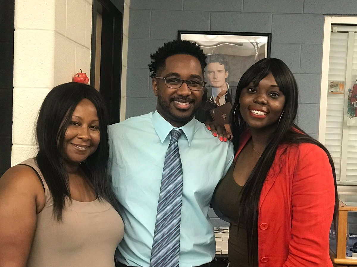 zavey927 tweet media