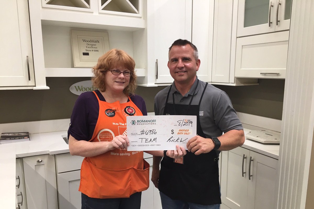 RickWiggins16's tweet photo. Every Shower needs a Frameless Glass enclosure. Celebrating with Lori in Buckhead!! #Homedepot6986 @Romanoffreno @BathRomanoff @DanCoats8 @AvisMcGhee3 @ReeReeRomanoff1 #romanoffbath https://t.co/hflTWL4iuS
