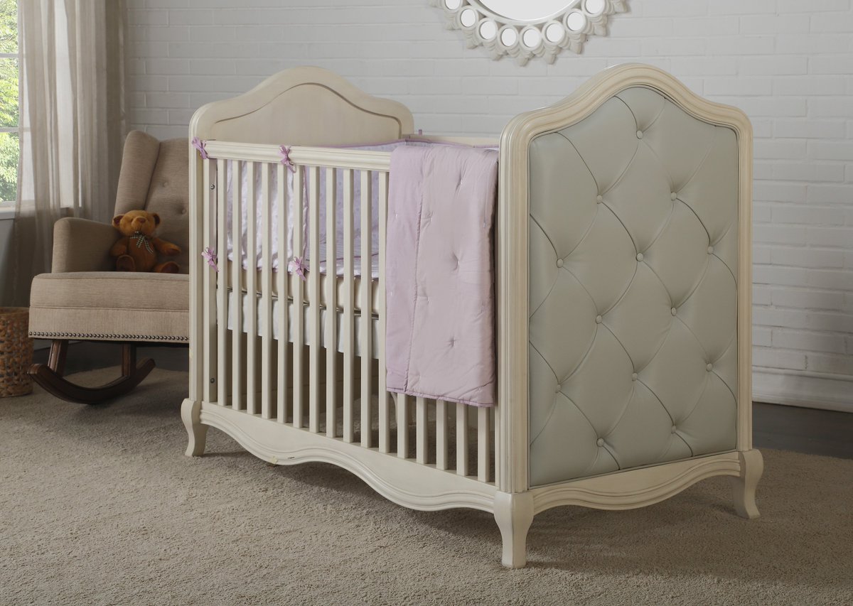 Just how stunning is the Rosebury cotbed? Classic lines and beautiful detail… what more could you want for your little one?