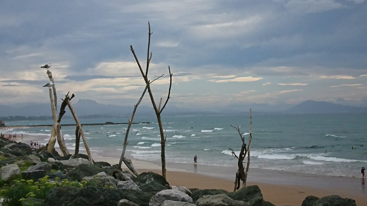 Calticom64's tweet image. Les vigies du bout du monde ! #CôtedesBasques #Biarritz