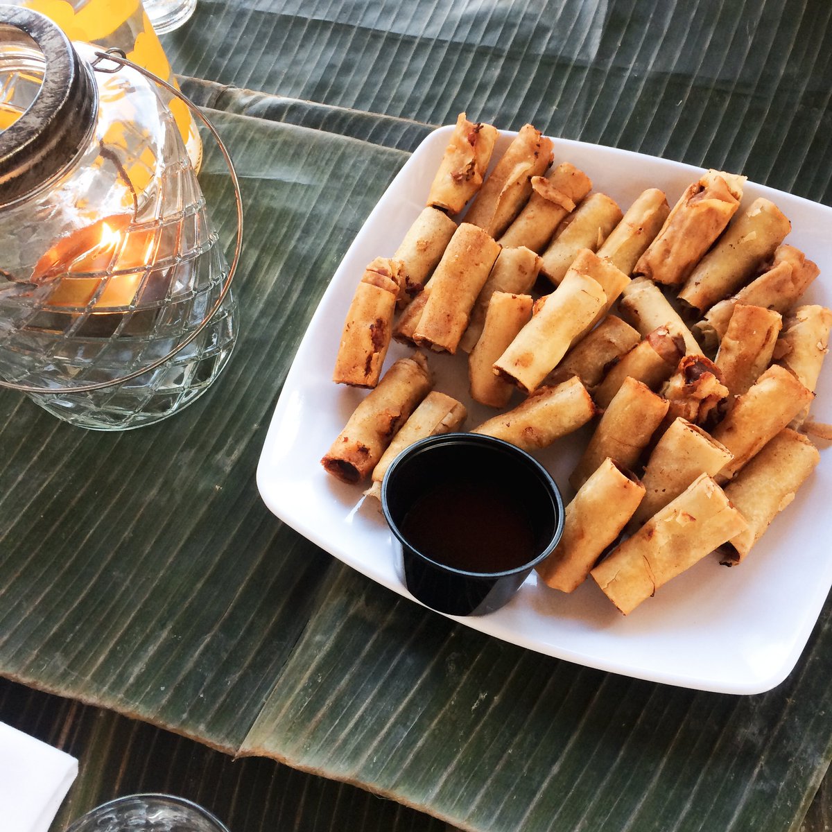 thebentway's tweet image. A typical #kamayan meal features a table covered in banana leaves which is then artfully arranged with a variety of traditional Filipino dishes.

Thanks everyone who enjoyed us for dinner!💛

#CommunalTable with @TheDepanneur and @BigEgrinds 

(3/3)
