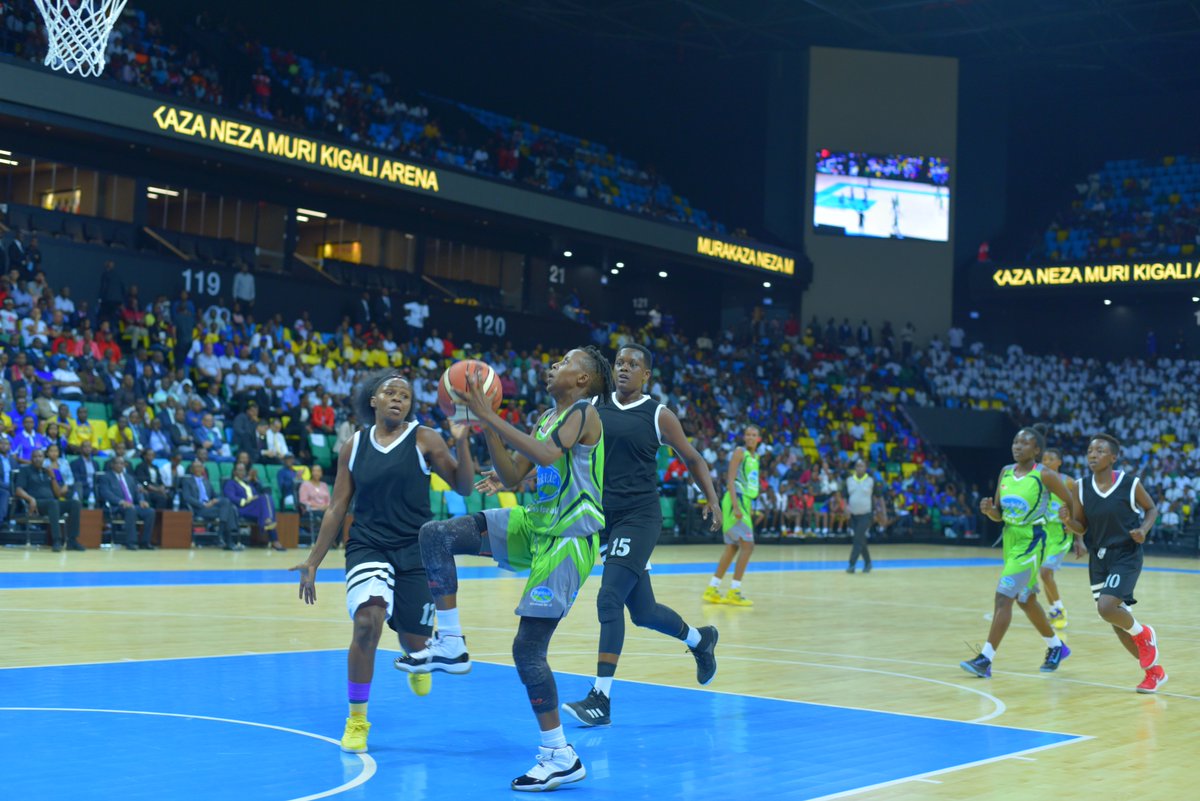 ferwabaRW's tweet photo. The hoops trail by 10 in the End of 3rd quarter! 34-45 #HoopsVsAPR @BankofKigali https://t.co/FZiX4ejoe6 https://t.co/qDr6xlUG5I