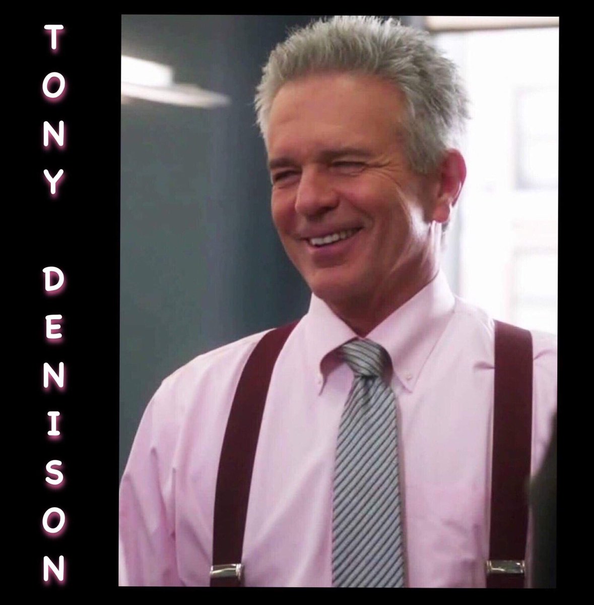 bridgette_TN's tweet photo. #TGIF start your weekend with style and a smile from our #FavoriteLieutenant ππππ #LtAndyFlynn #TheCloser #MajorCrimes #TonyDenison https://t.co/3W8C4FXzWC