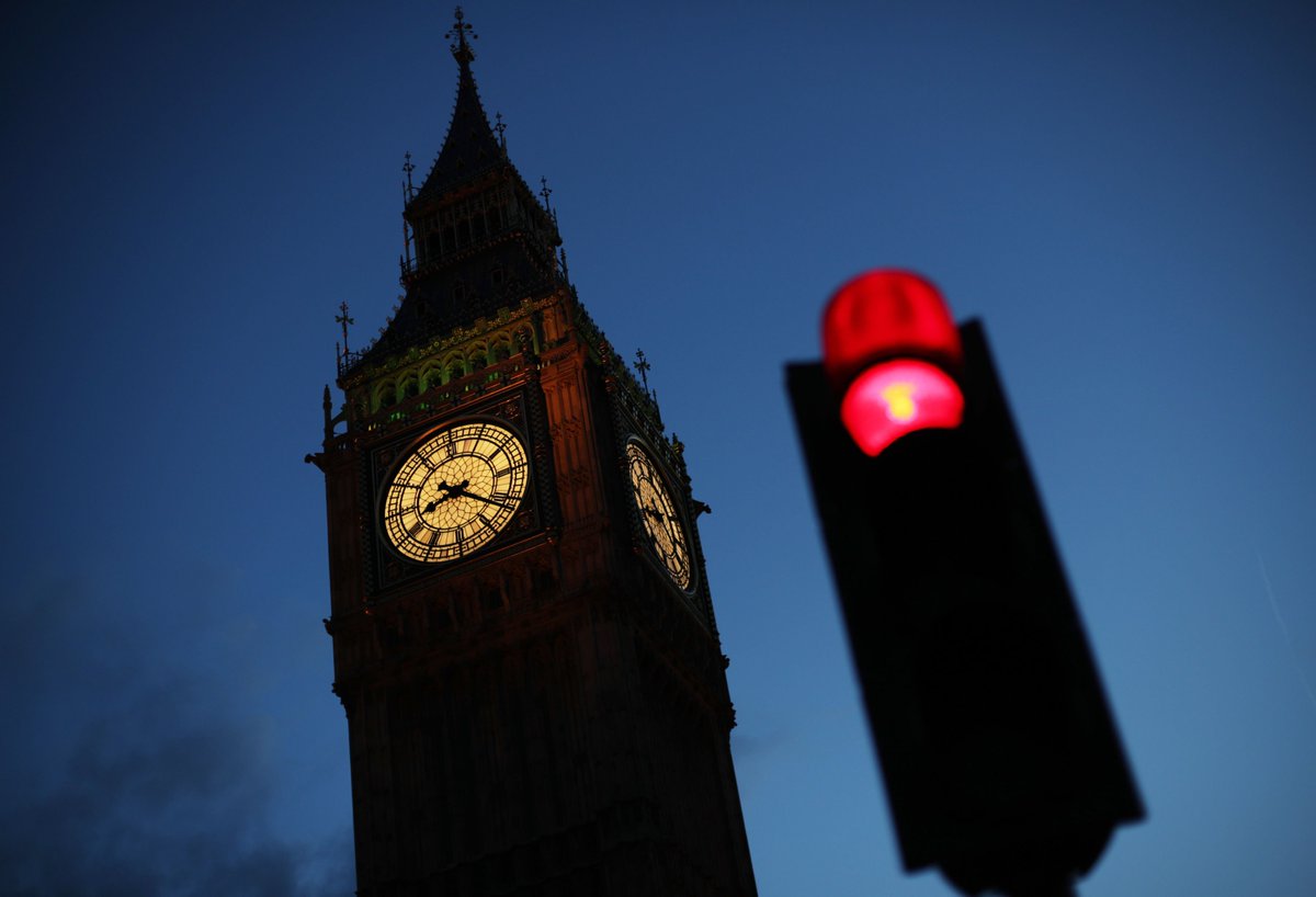 Large-scale London and South East #powercut shuts down traffic lights 
 itv.com/news/2019-08-0…