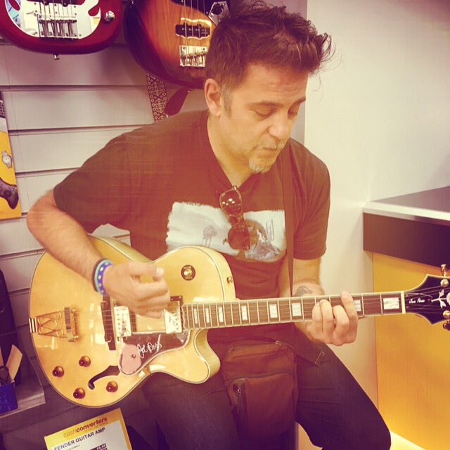 JimChorley1's tweet photo. So honestly guvnor I swear I only went out for a load of bread this morning...But somehow I came home with this Epiphone Joe pass Emperor guitar !!! #dreamsville #newoldguitar #epiphone https://t.co/p80vllqQm6