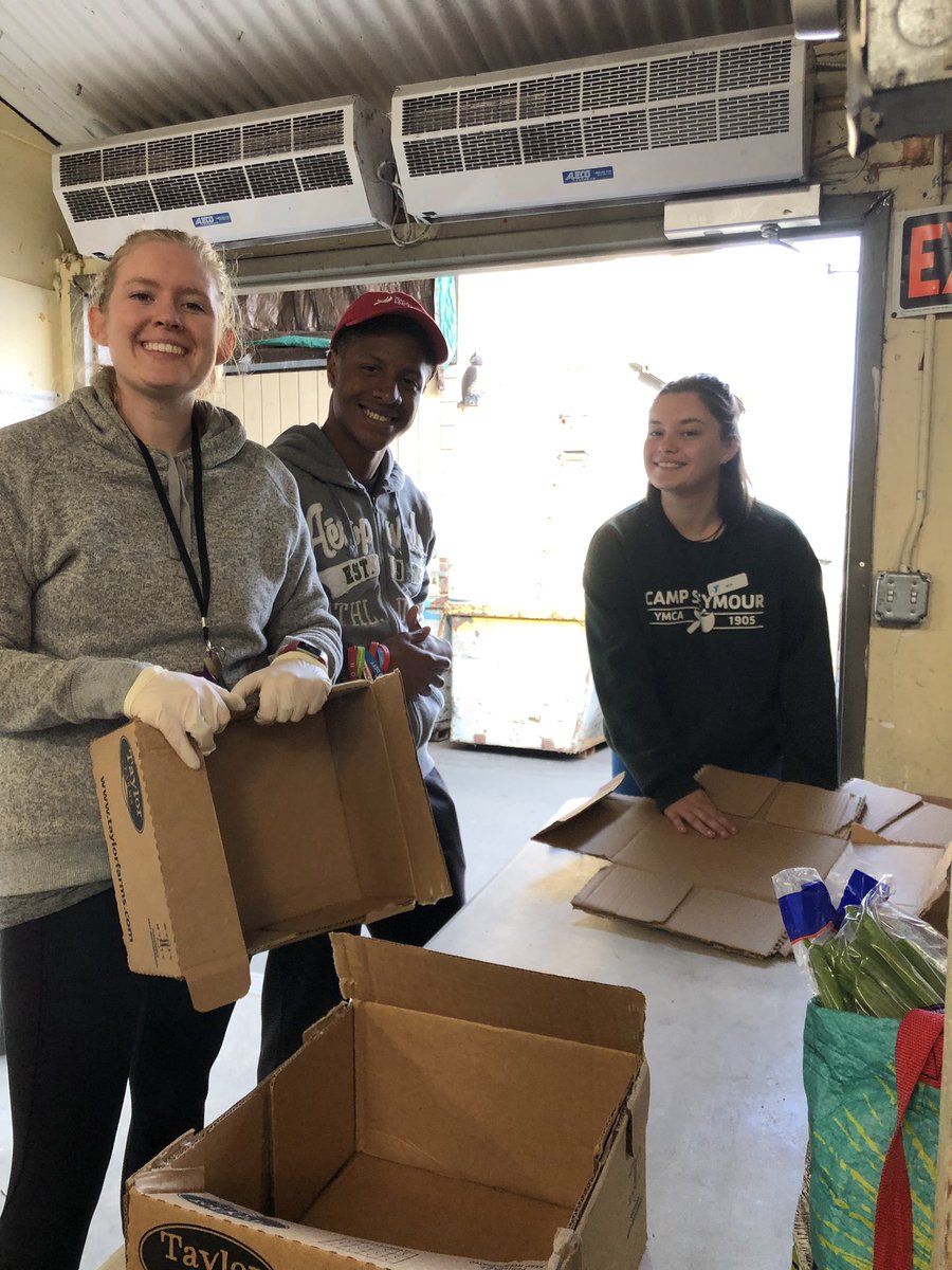 ExpeditionTeen's tweet photo. Volunteering, feeding the seniors in Santa Cruz, California today. Proof, that campers can be happy at 7am. 📸😎 https://t.co/oCzGoPlY2y