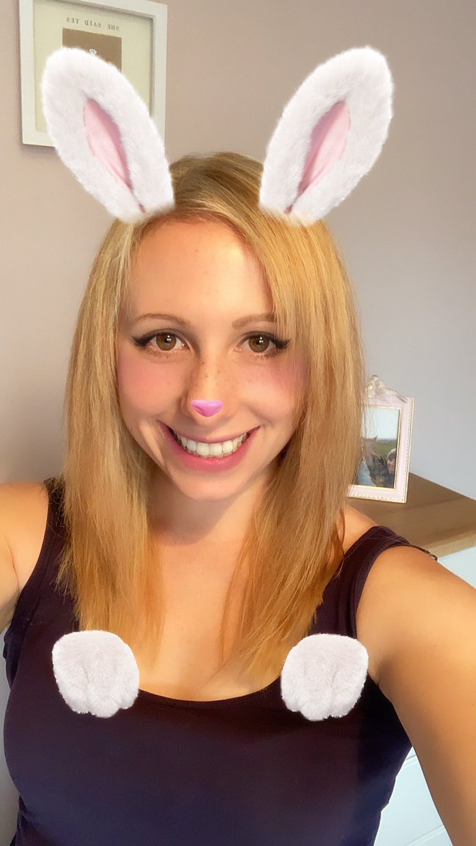 89Hannah89's tweet photo. When your fabulous friend and bridesmaid is also an amazing hairdresser. πββοΈπ@DockSharon here's me getting back into primary one mode #blondehair #teaching #back2schoolmode #lastweekendofhols https://t.co/g32zaXkDiV
