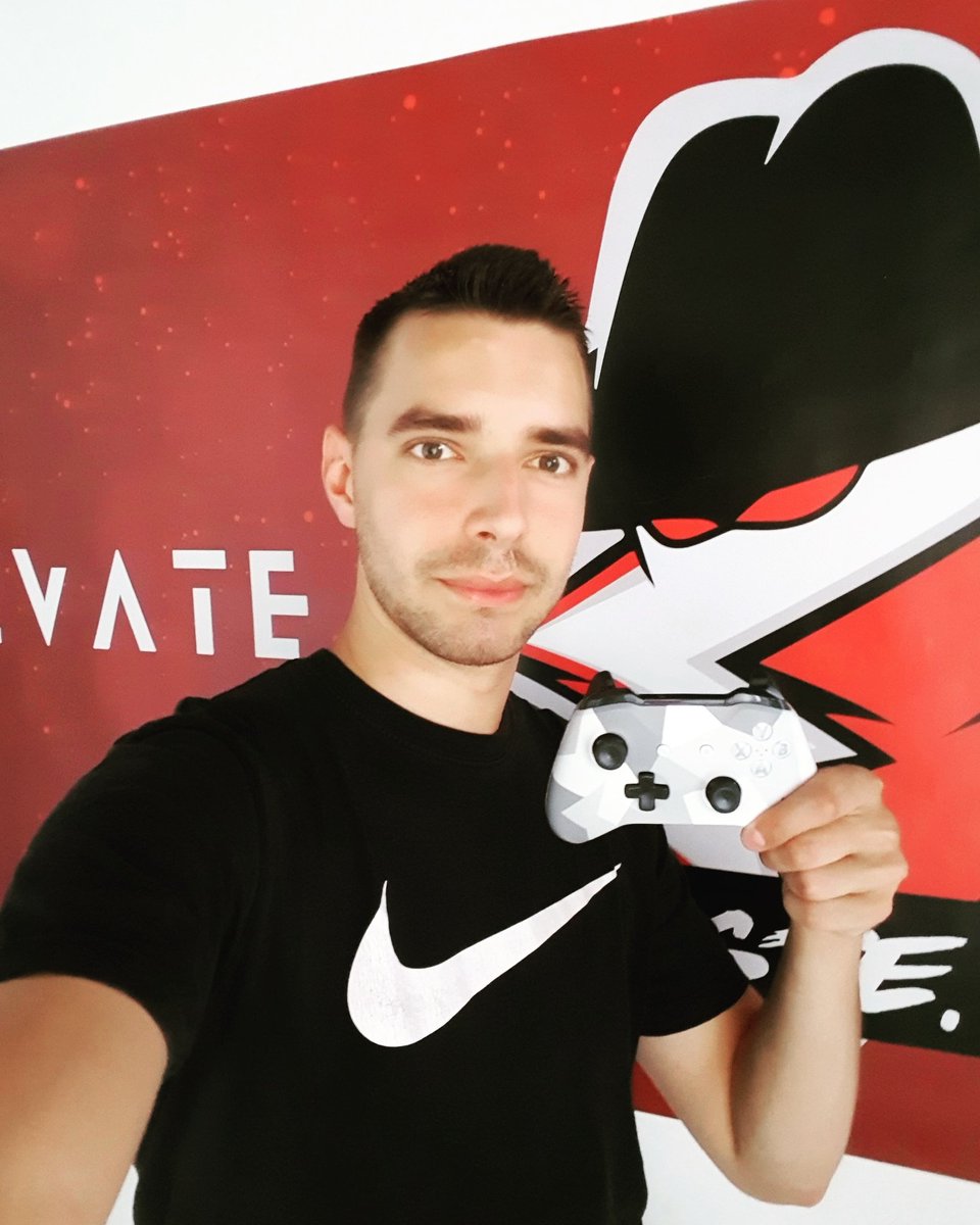 Benny__AT's tweet photo. 🚨 Friday | WL Livestream | 18:45 Uhr 🚨

Servus und schönes Wochenende! 🤙

@lnicoatl und ich starten in die ersten 10 WL games! 

Ich freu mich auf den stream, wenn ihr Lust habt schaut vorbei auf https://t.co/satRMcZiY0 🤜🤛

#PrivateEsports #A1eSports #fifaat #FIFA19 #eSports https://t.co/yQNAyEaYTr