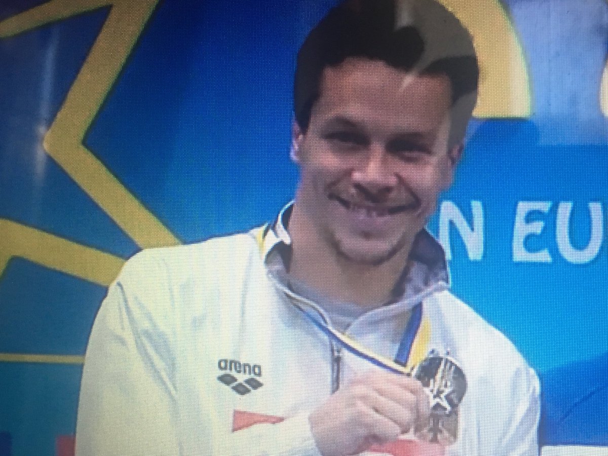 commenti_di_F's tweet photo. E niente lo rivediamo sul podio europeo e lo ringraziamo per farci sentire eterne tredicenni,per far sì che ogni volta sia come quel 2010 in cui ci salì per la prima volta sul podio da trampolinista❤️😢 #diving #hausding @LENaquatics #divingkyiv2019 https://t.co/Vty64xgHFH